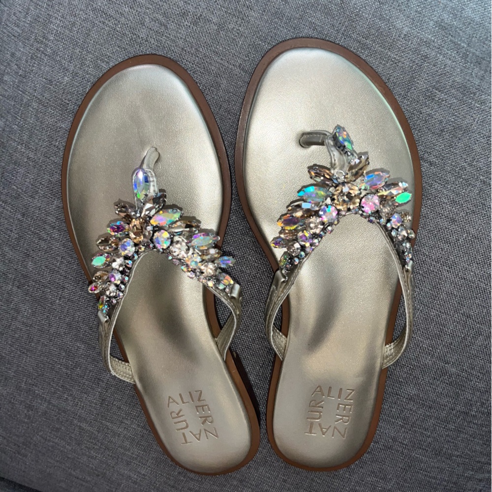 Neutralizer sandals
